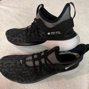 Men’s/Women’s Nike Flex Contact 3 Size: 7